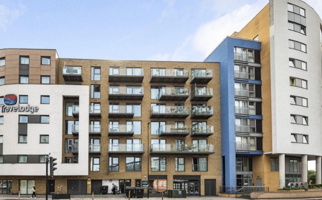 Luxurious Dlr Apartment ลอนดอน ภายนอก รูปภาพ