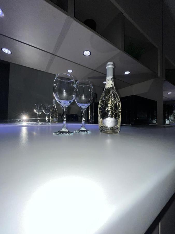 Luxurious Dlr Apartment ลอนดอน ภายนอก รูปภาพ