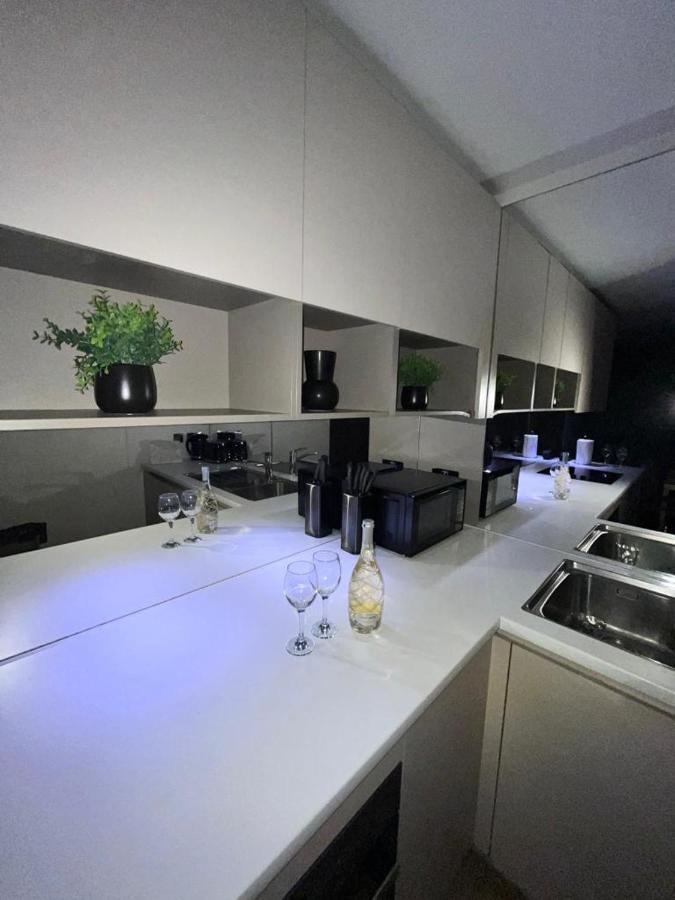 Luxurious Dlr Apartment ลอนดอน ภายนอก รูปภาพ