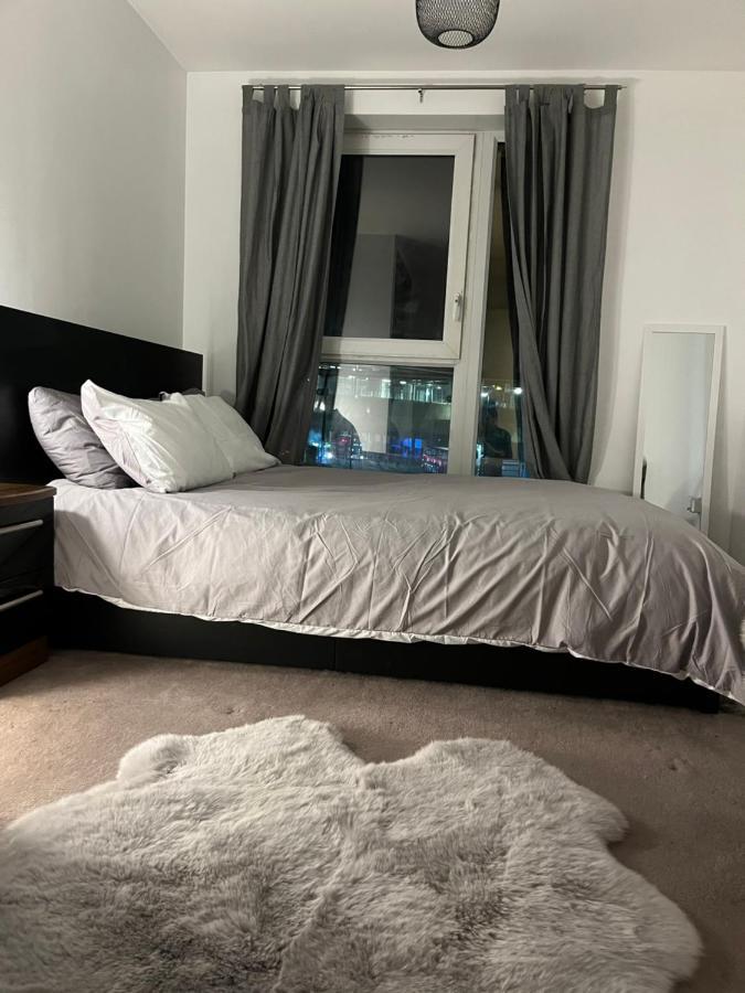 Luxurious Dlr Apartment ลอนดอน ภายนอก รูปภาพ